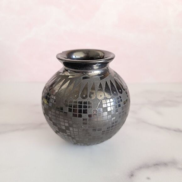 Paty Rodriguez geometric artisan vase pottery deco - Picture 1 of 5